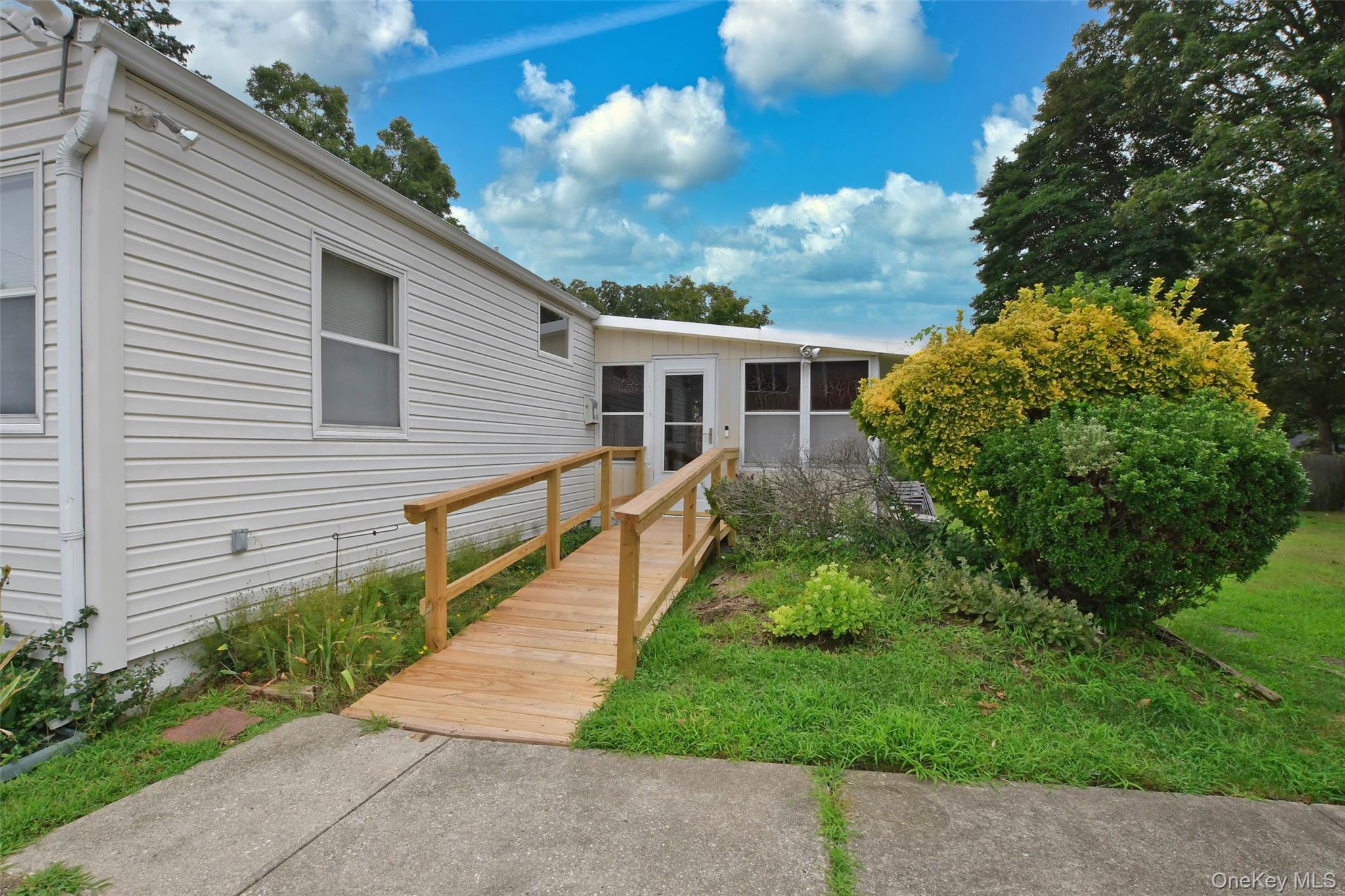 24 Island Boulevard – For Sale photo 15