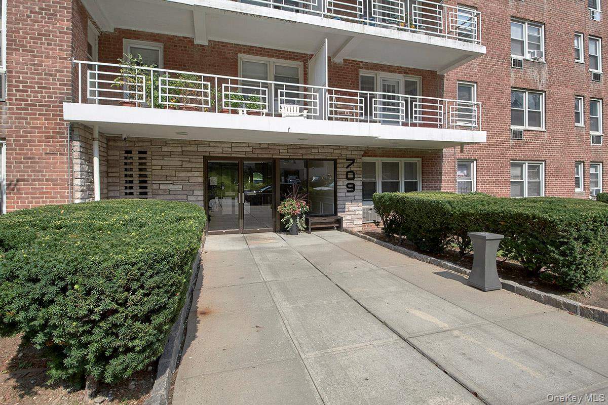 709 Warburton Avenue, Unit 2F photo 2