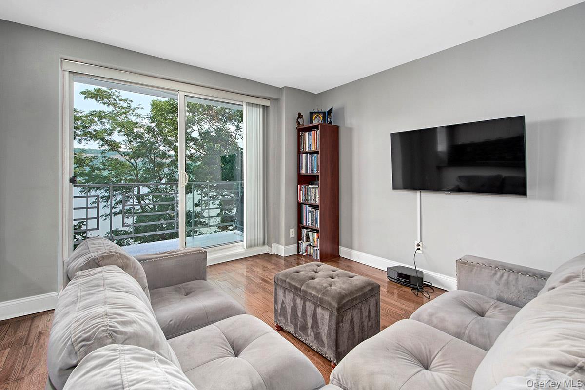 709 Warburton Avenue, Unit 2F photo 10