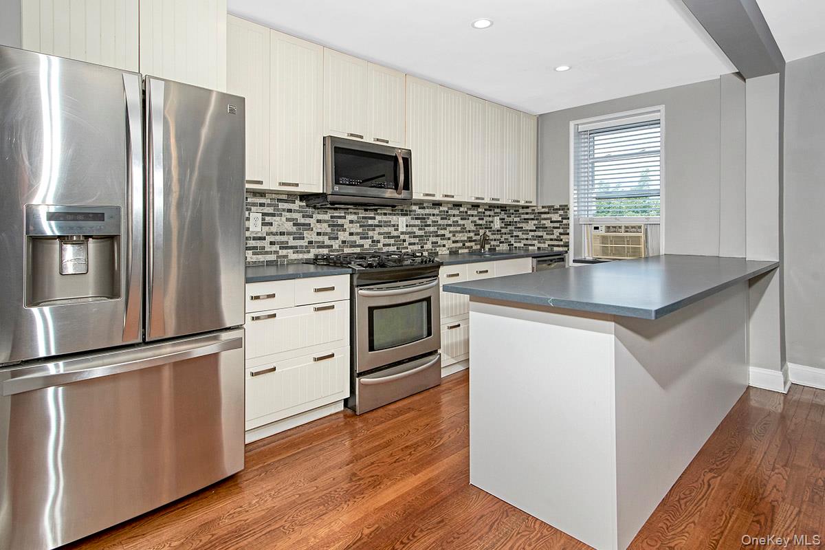 709 Warburton Avenue, Unit 2F photo 15