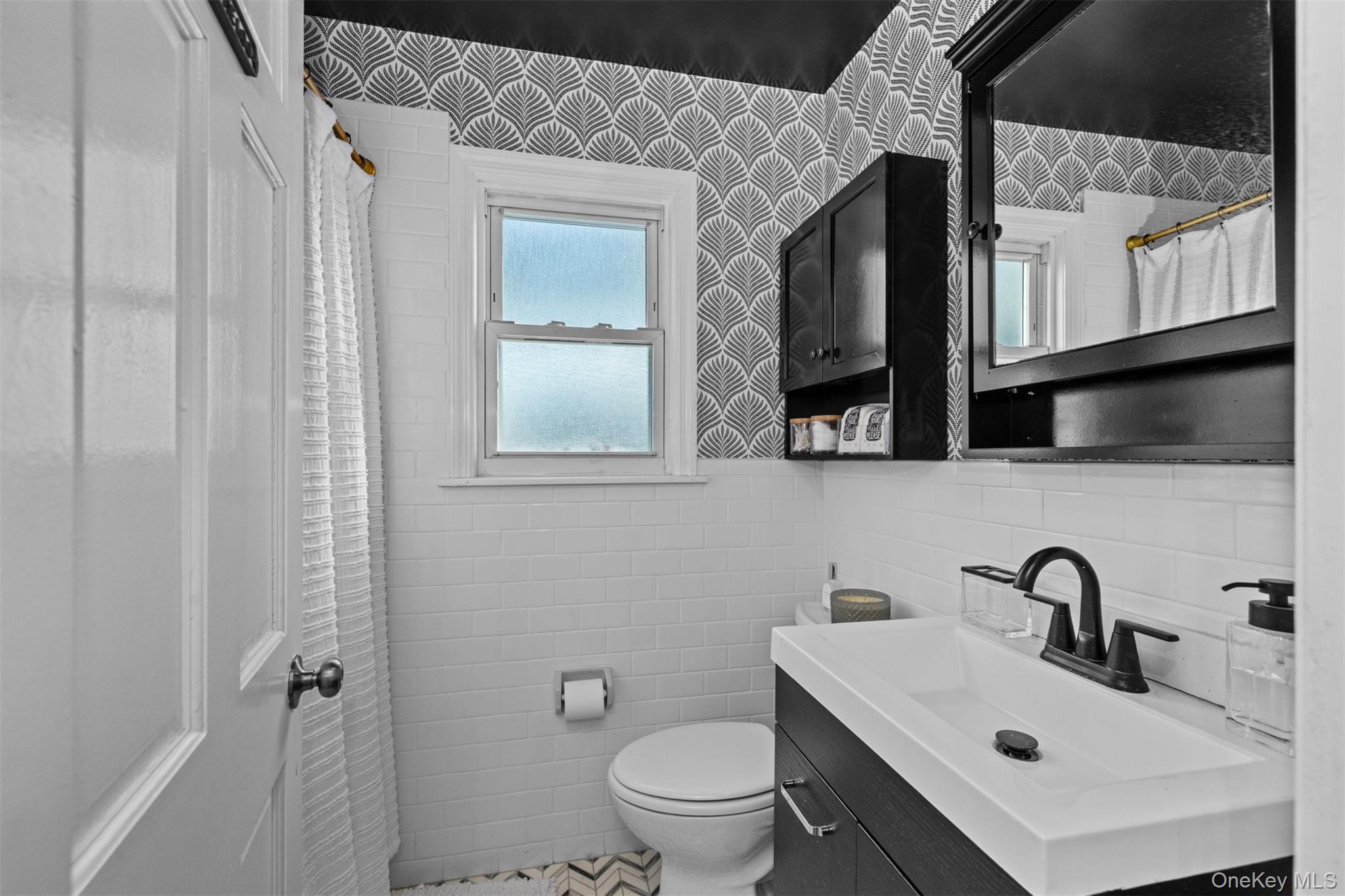 194 W Neck Road – For Sale photo 18
