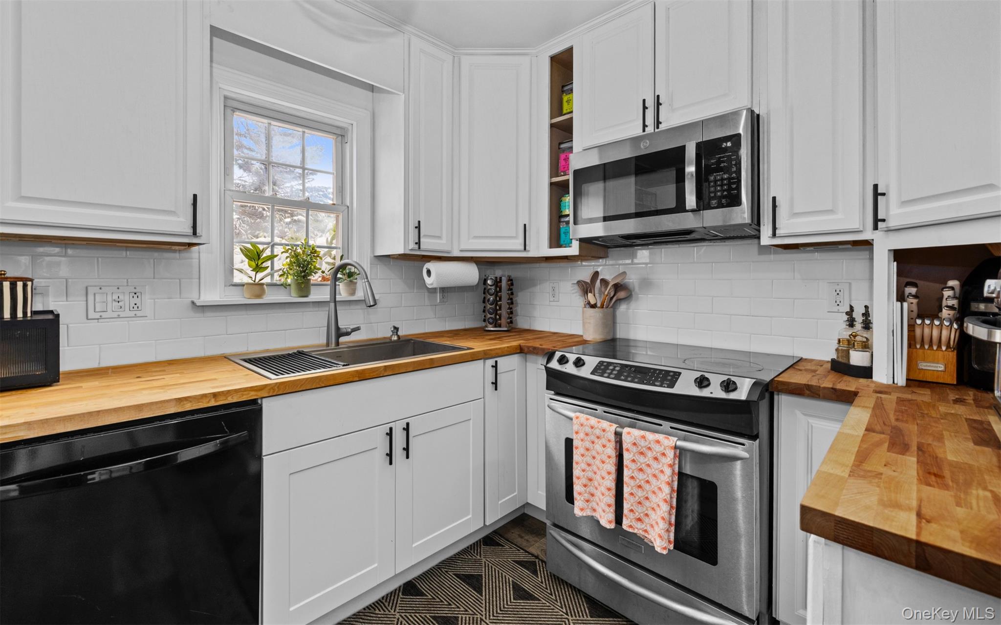 194 W Neck Road – For Sale photo 10