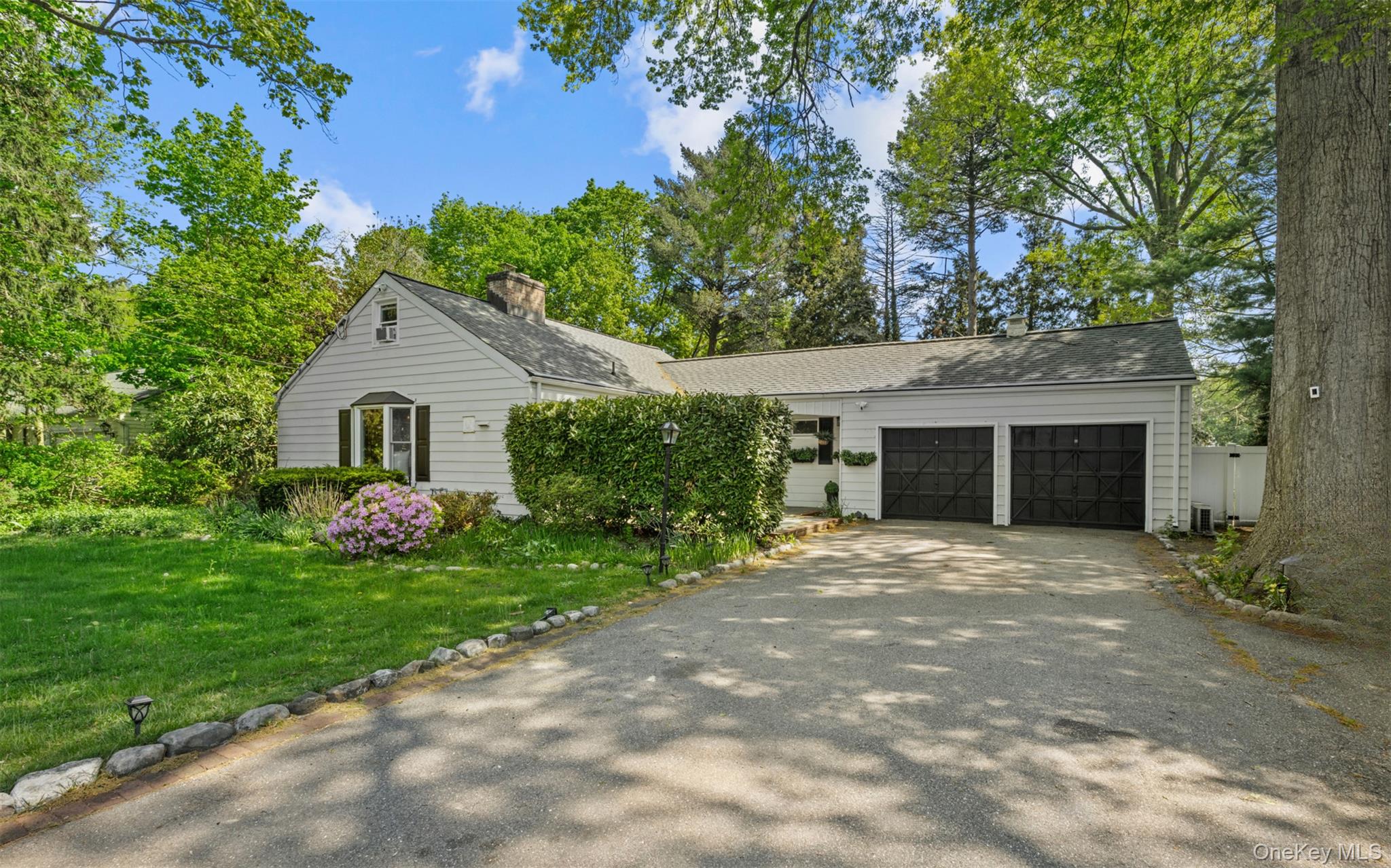 194 W Neck Road – For Sale photo 2