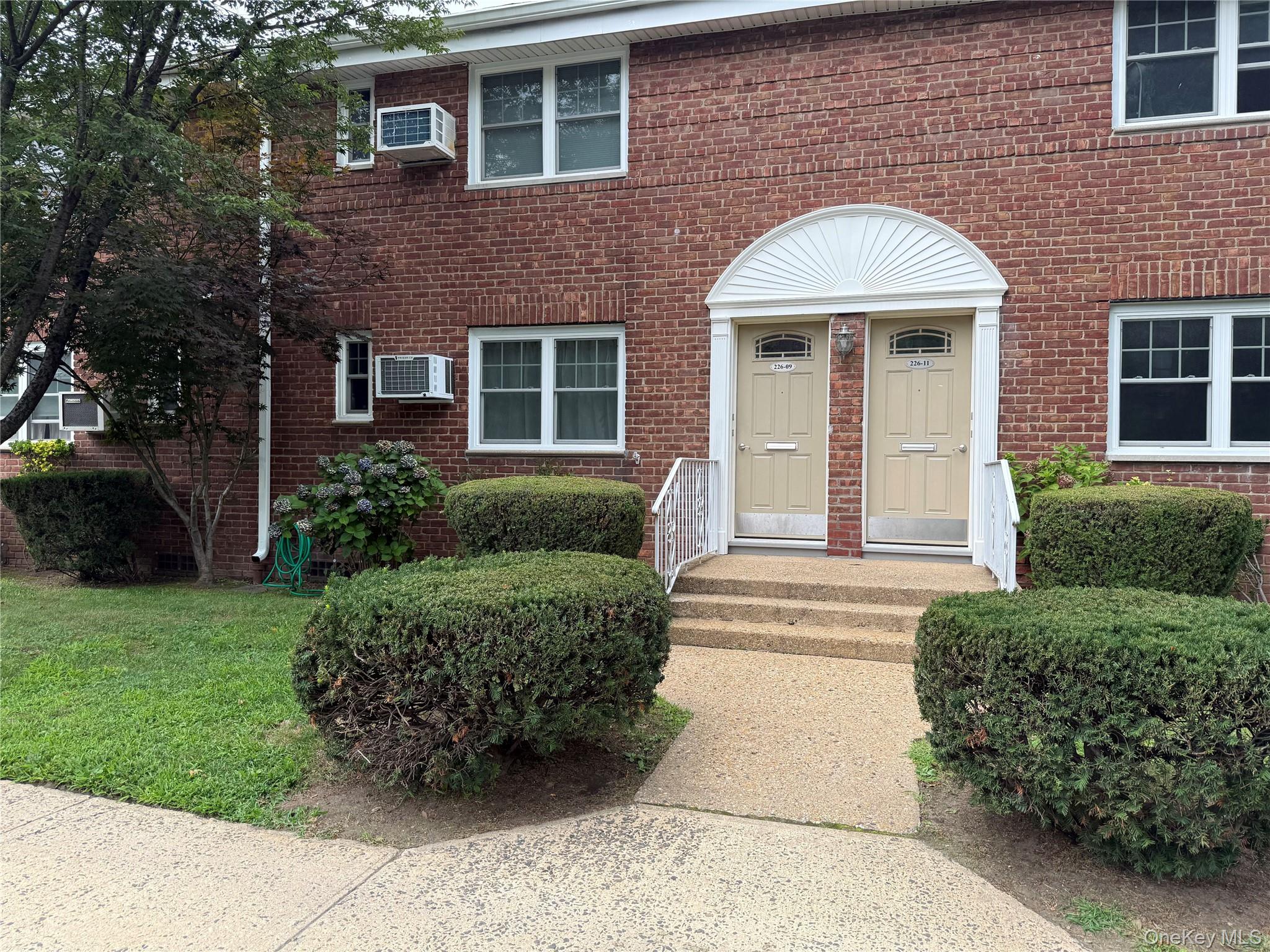 226-09 Union Turnpike, Unit B photo 2