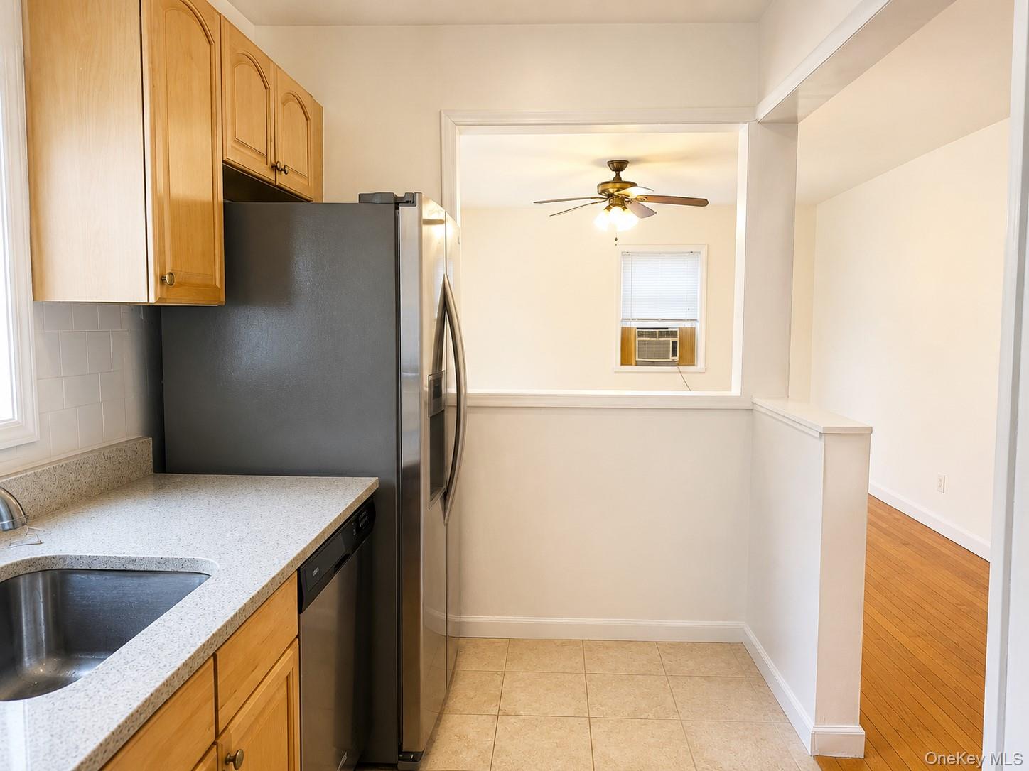 320 S Broadway, Unit T5 photo 5