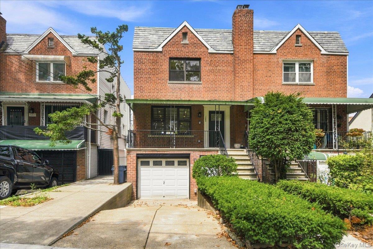 1463 Pelham Parkway N – For Sale