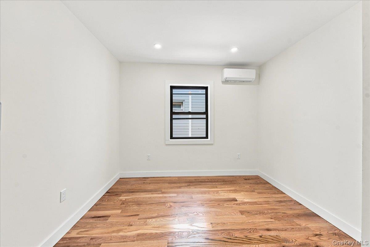 1463 Pelham Parkway N – For Sale photo 22