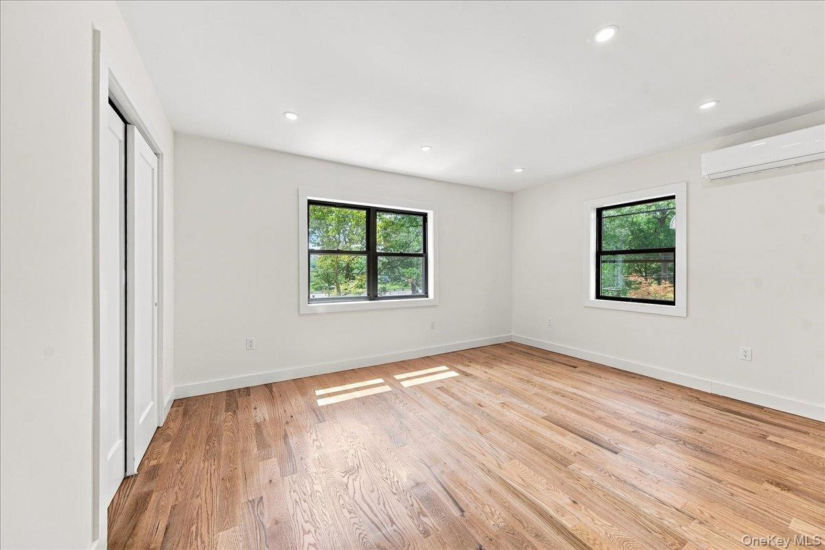 1463 Pelham Parkway N – For Sale photo 21