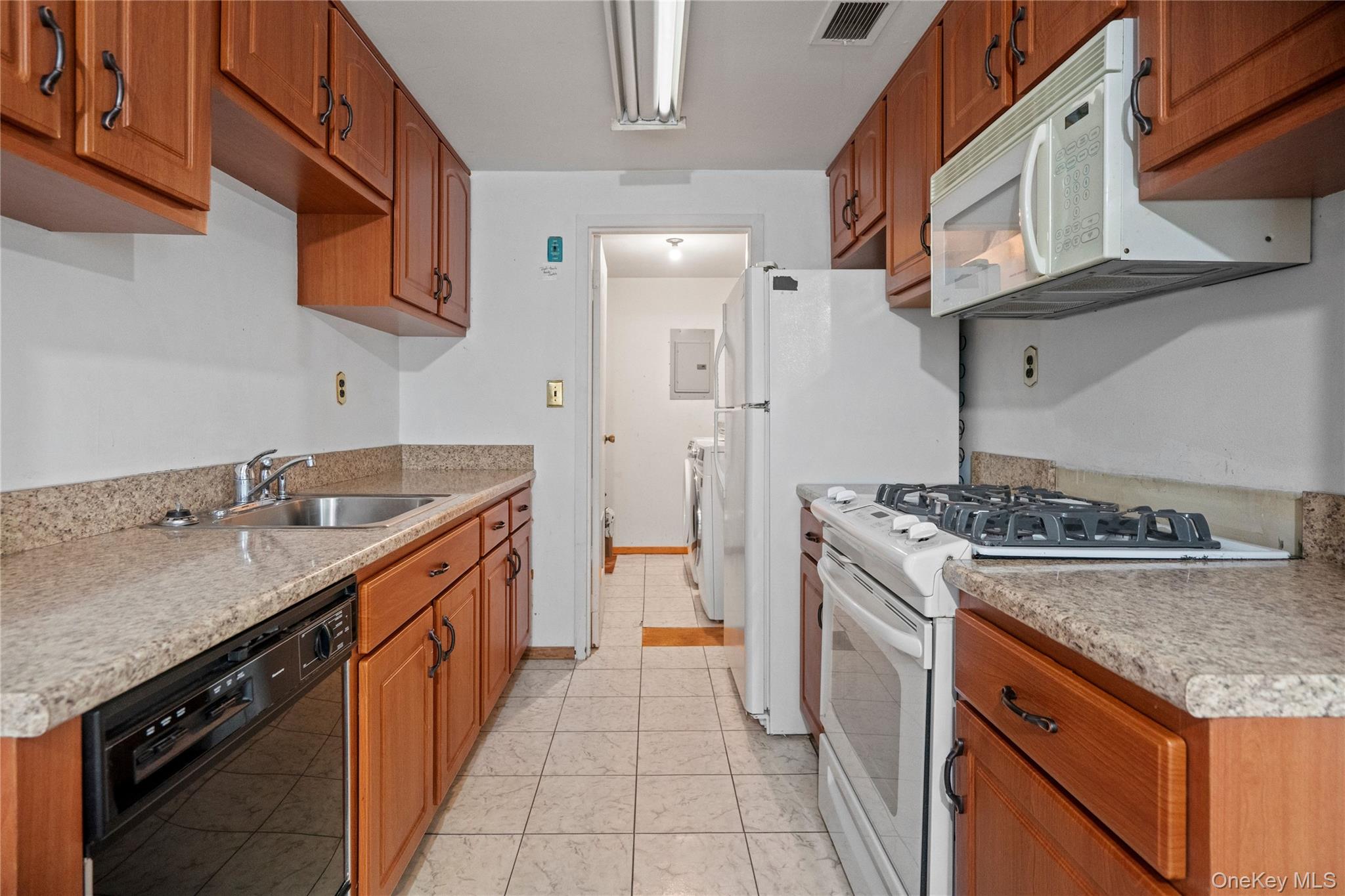 221 Sagamore Hills Drive, Unit 221 photo 4