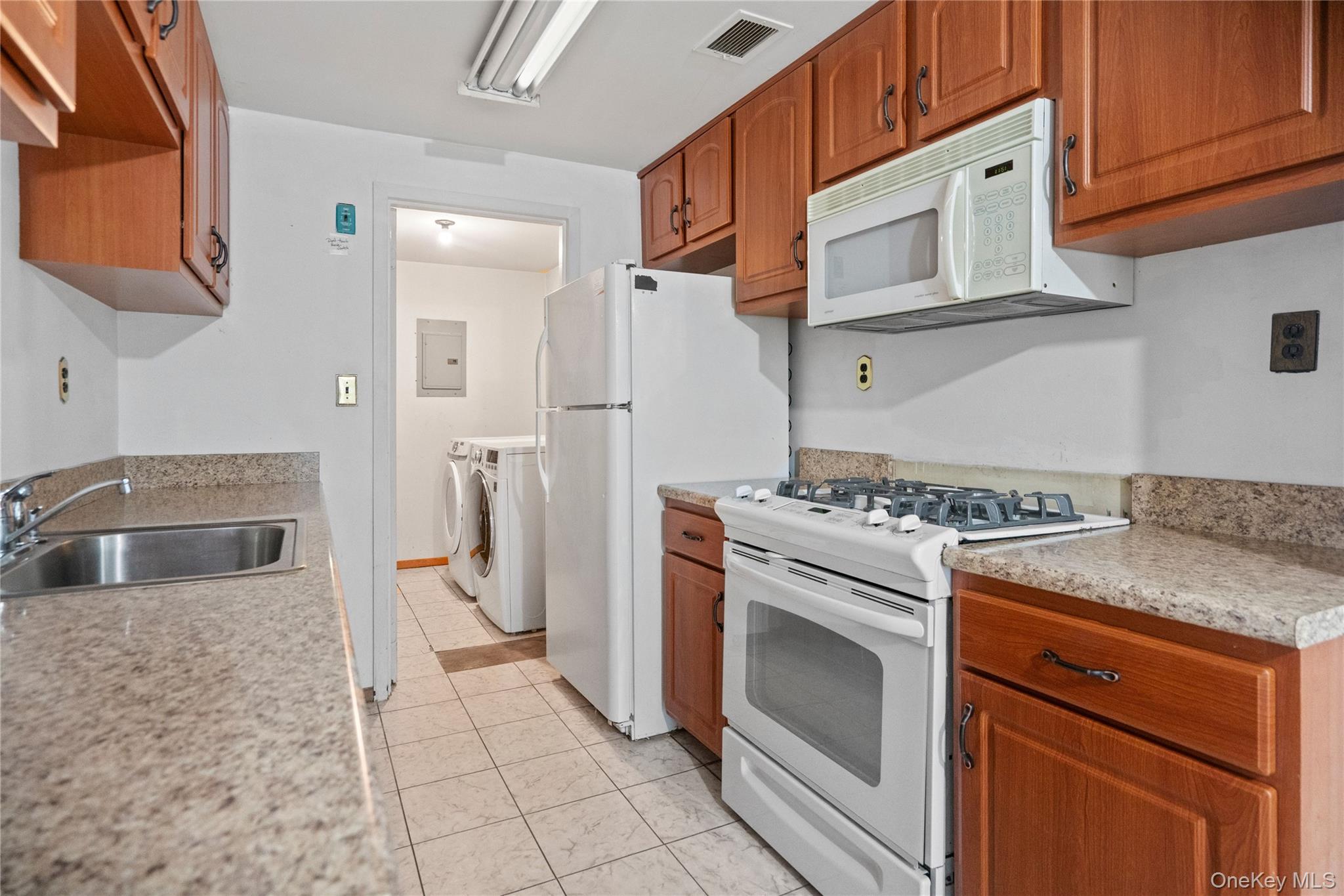 221 Sagamore Hills Drive, Unit 221 photo 13