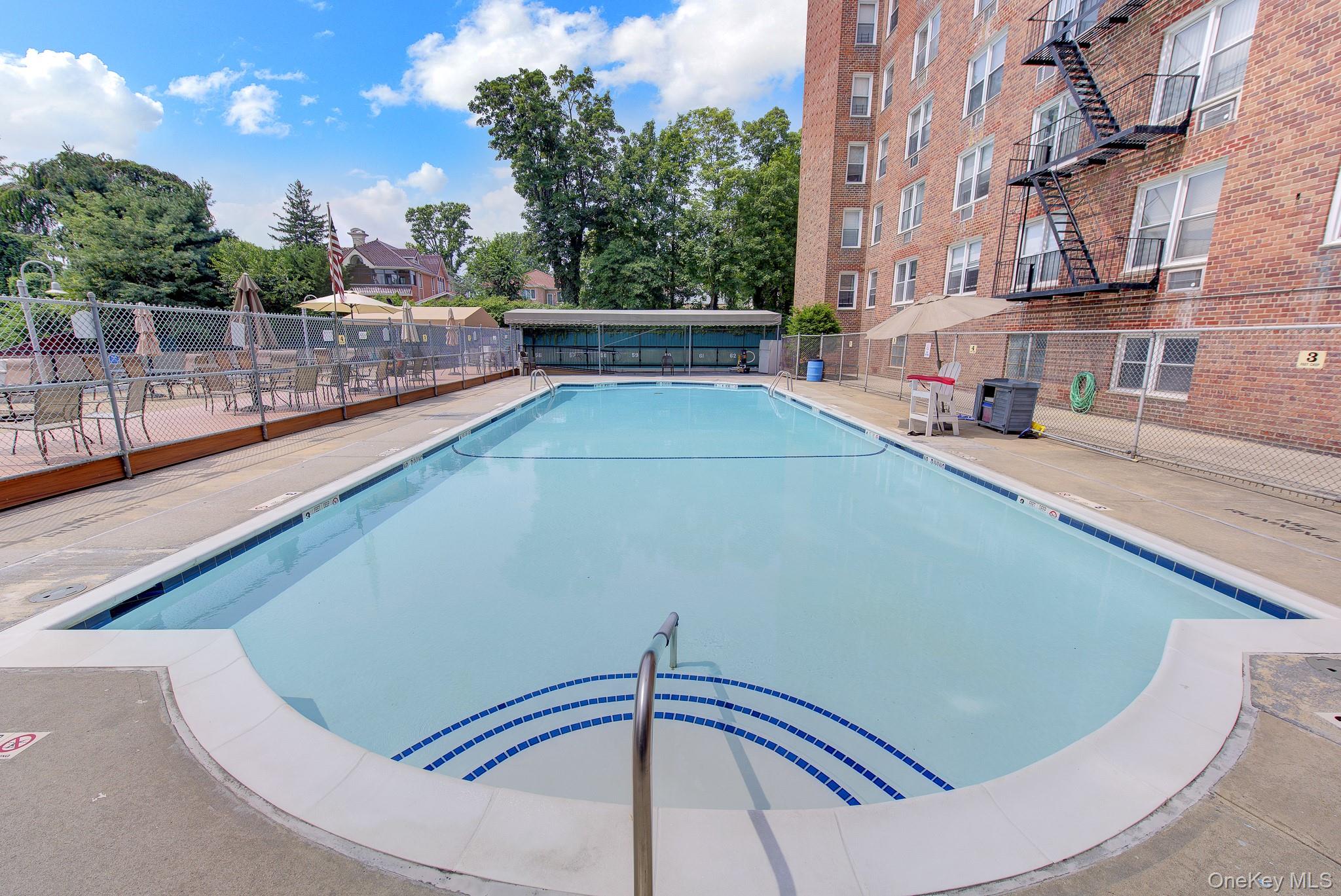 54-40 Little Neck Parkway, Unit 6G photo 6