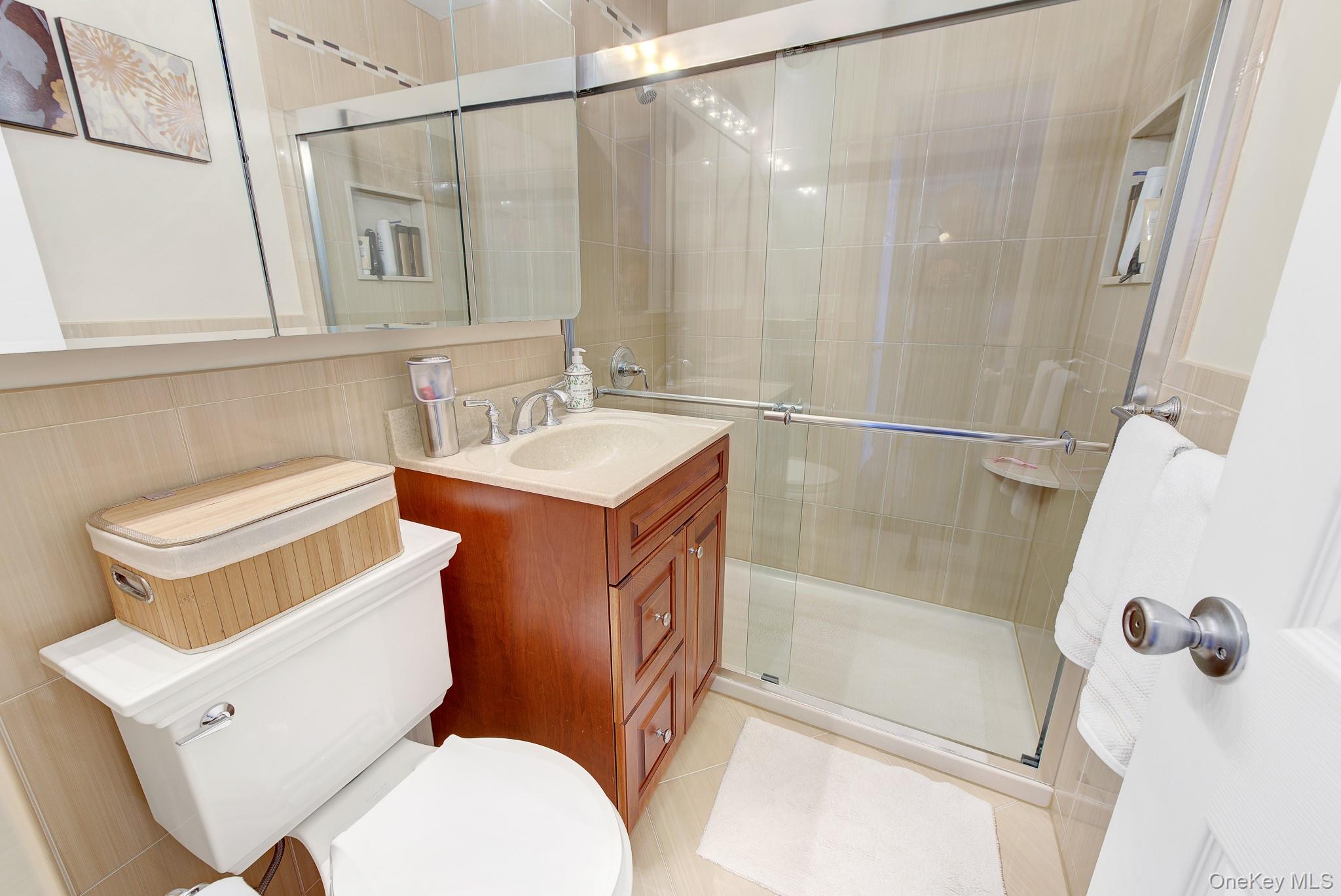 54-40 Little Neck Parkway, Unit 6G photo 20