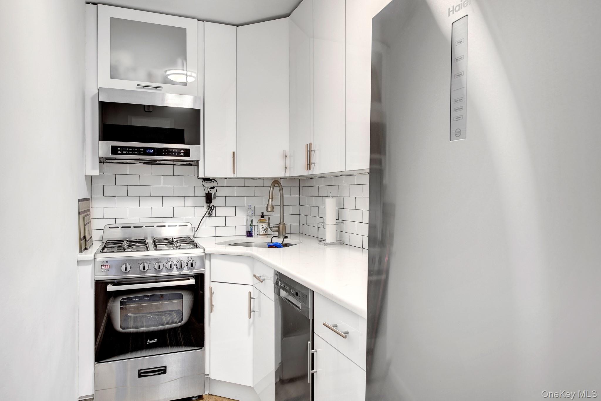 54-40 Little Neck Parkway, Unit 6G photo 18