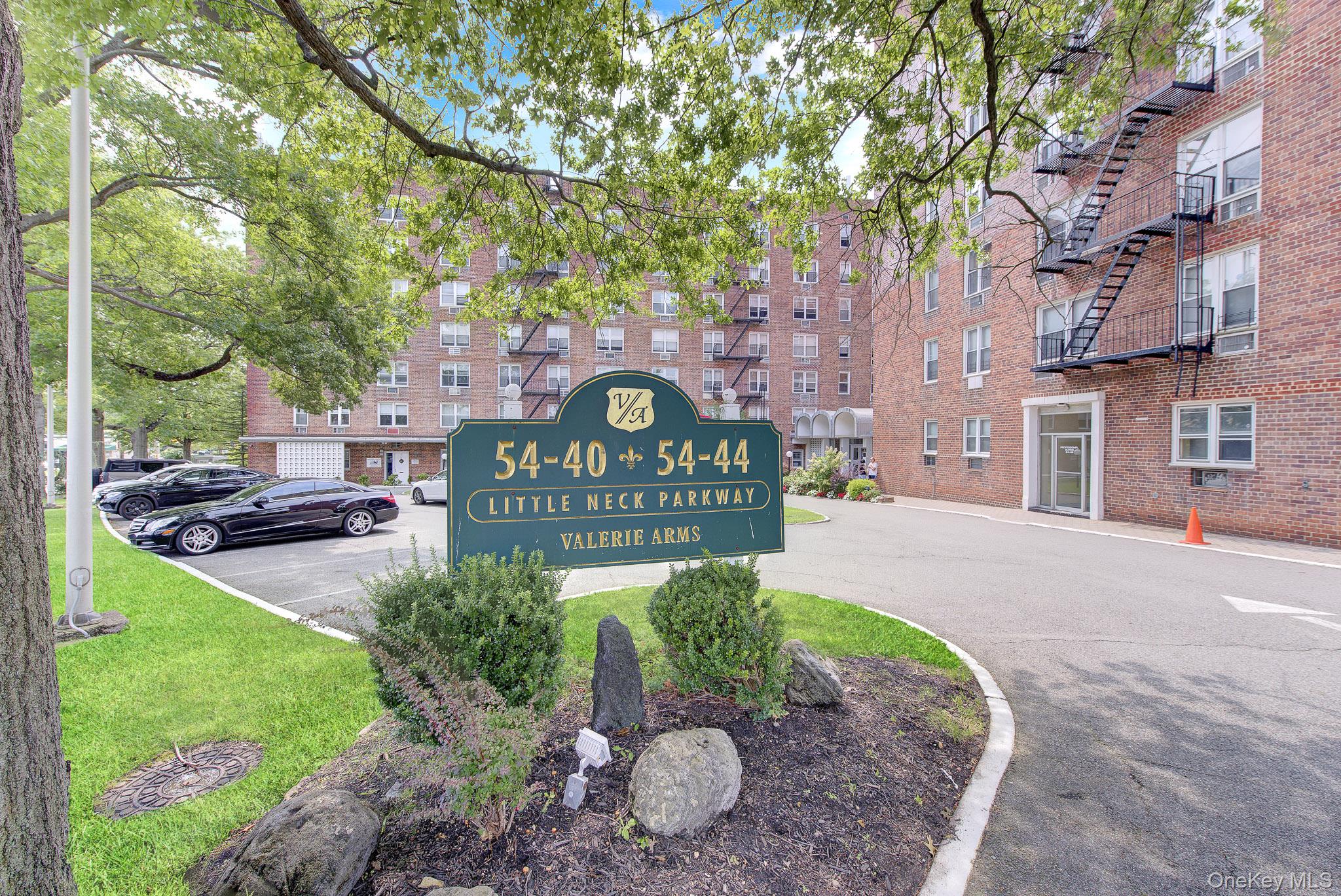 54-40 Little Neck Parkway, Unit 6G photo 3