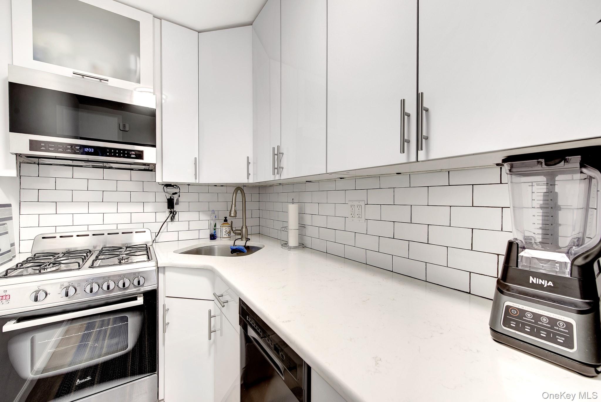 54-40 Little Neck Parkway, Unit 6G photo 19