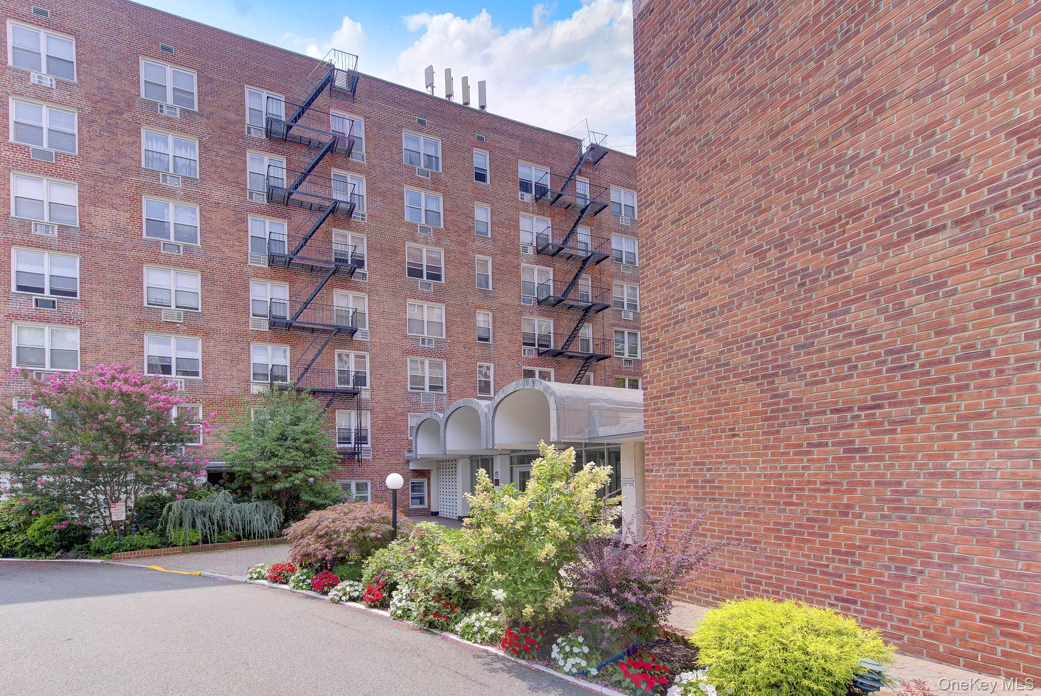54-40 Little Neck Parkway, Unit 6G photo 4