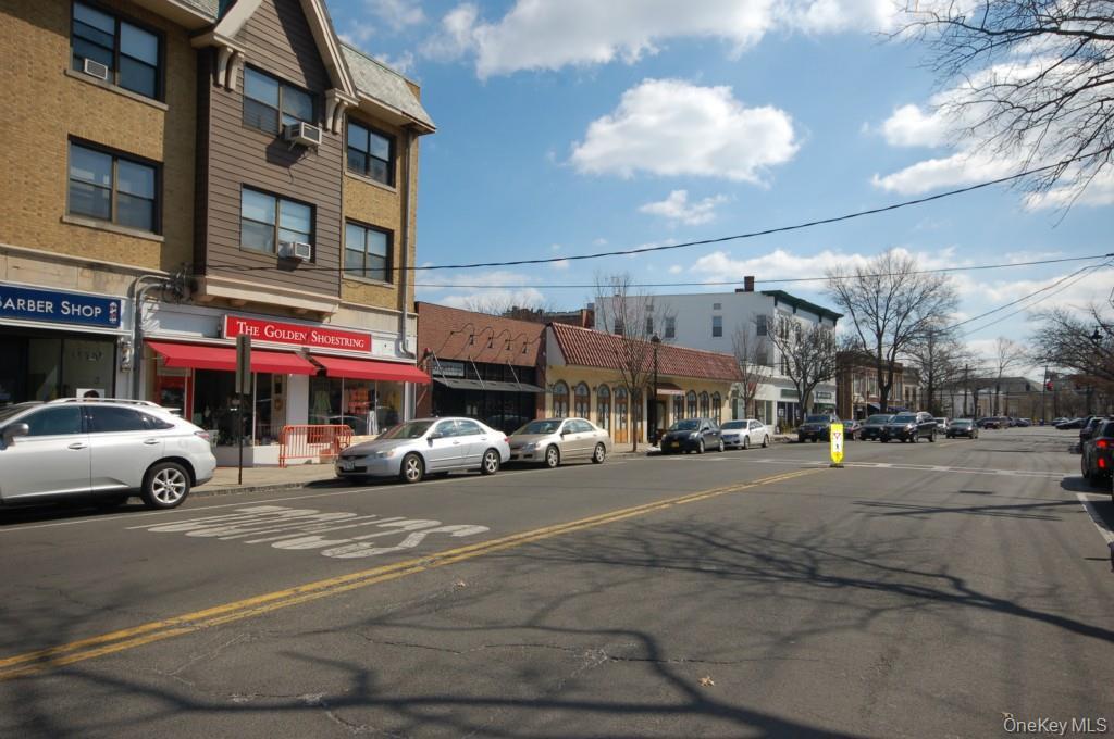157 Larchmont Avenue, Unit Storefront