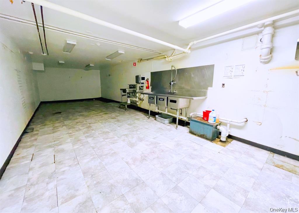 157 Larchmont Avenue, Unit Storefront photo 11