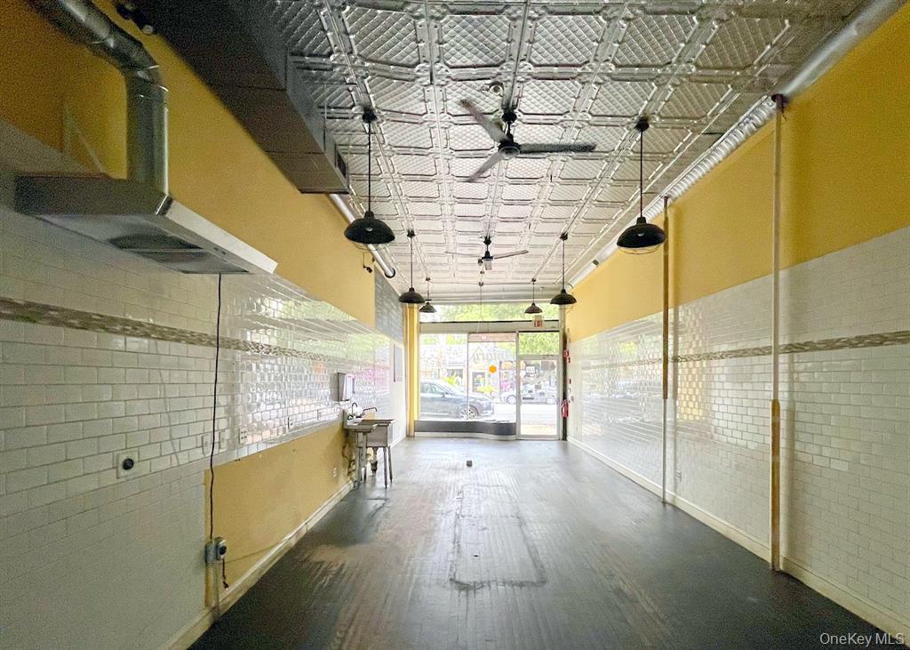 157 Larchmont Avenue, Unit Storefront photo 6