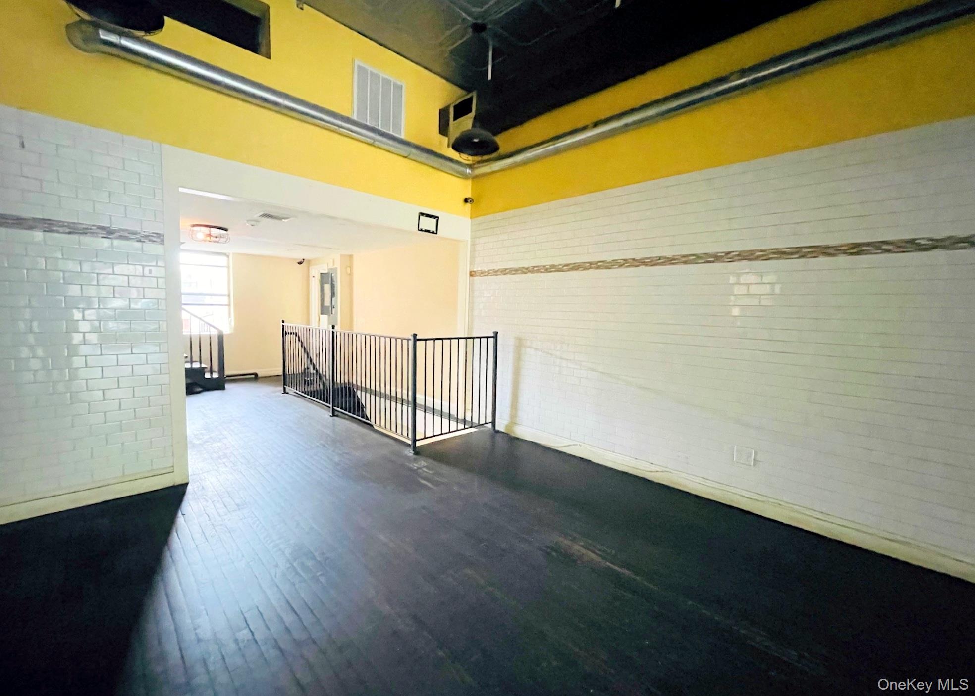 157 Larchmont Avenue, Unit Storefront photo 4