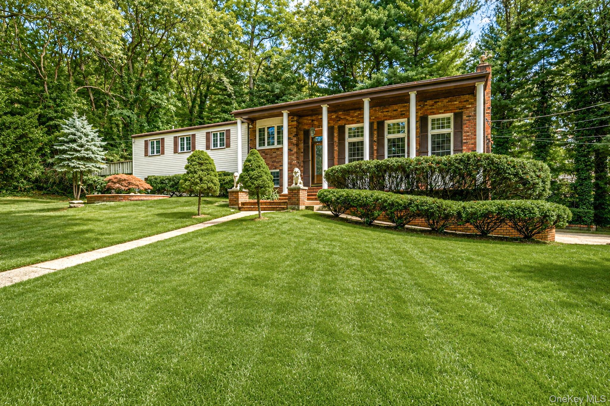 23 Colonial Drive – For Sale photo 2