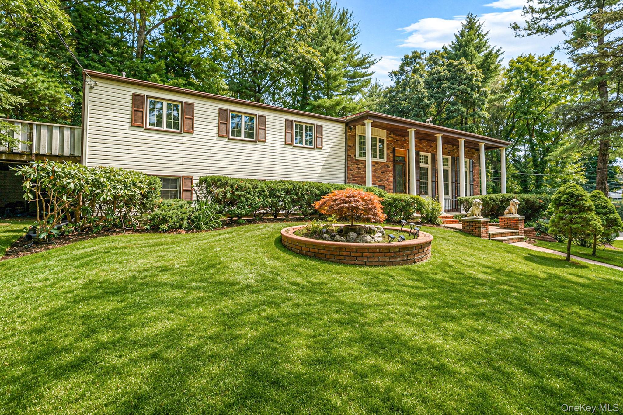 23 Colonial Drive – For Sale photo 3