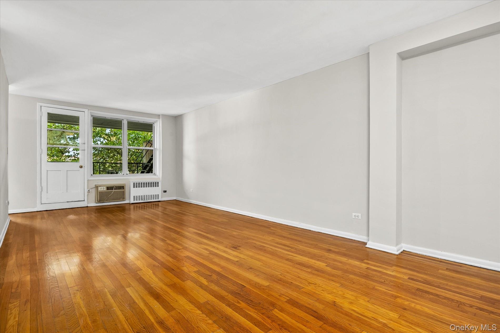 34-43 60 Street, Unit 4J photo 3