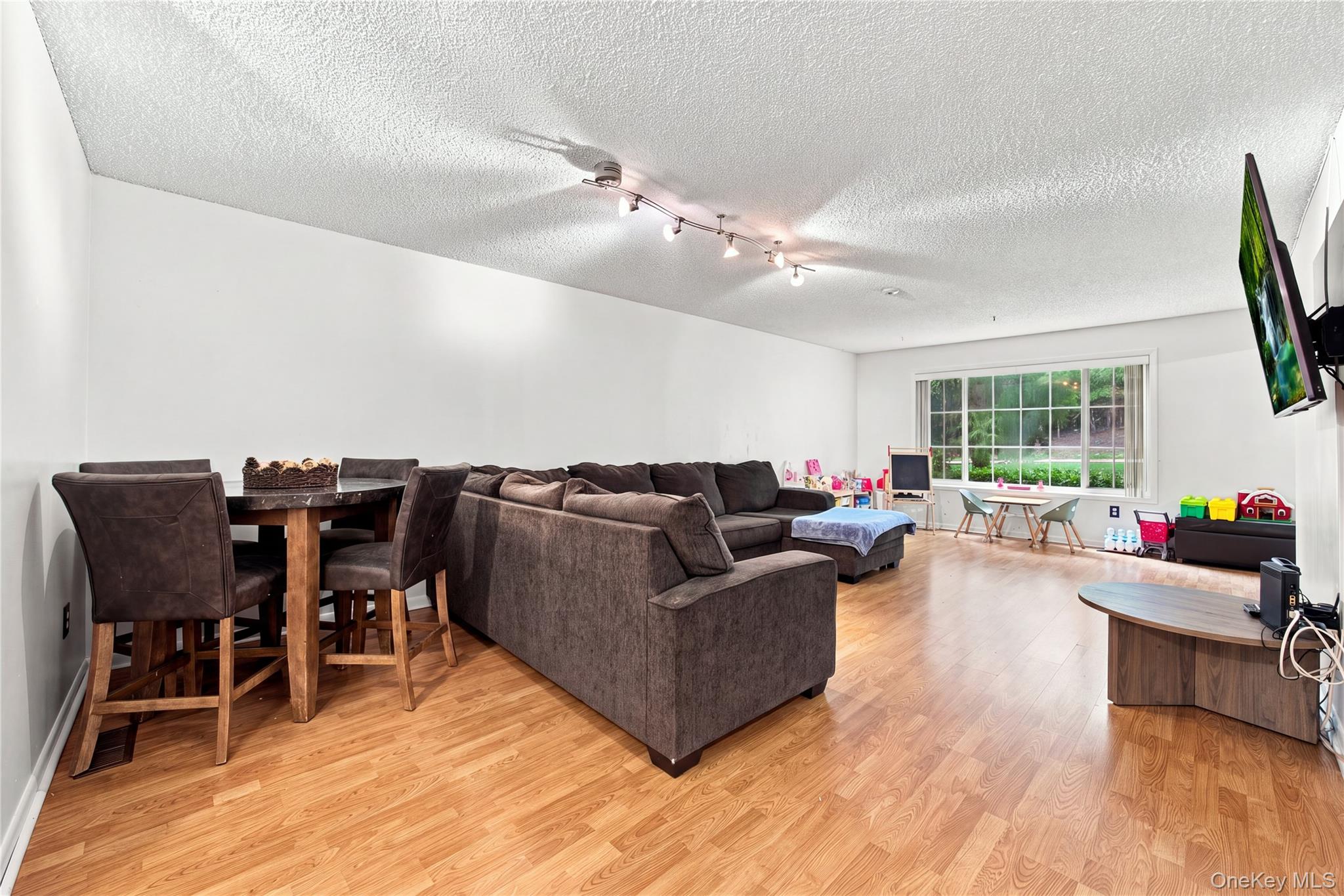 60 Eagle Ridge Way – For Sale photo 4
