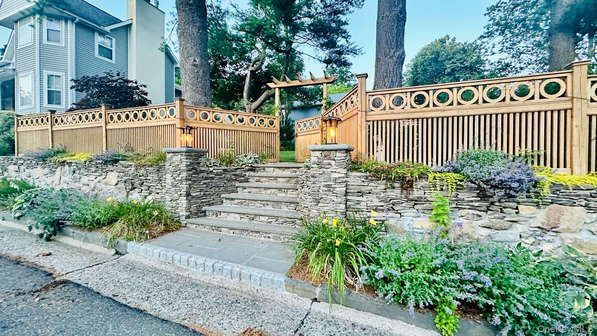18 20th Avenue – For Sale