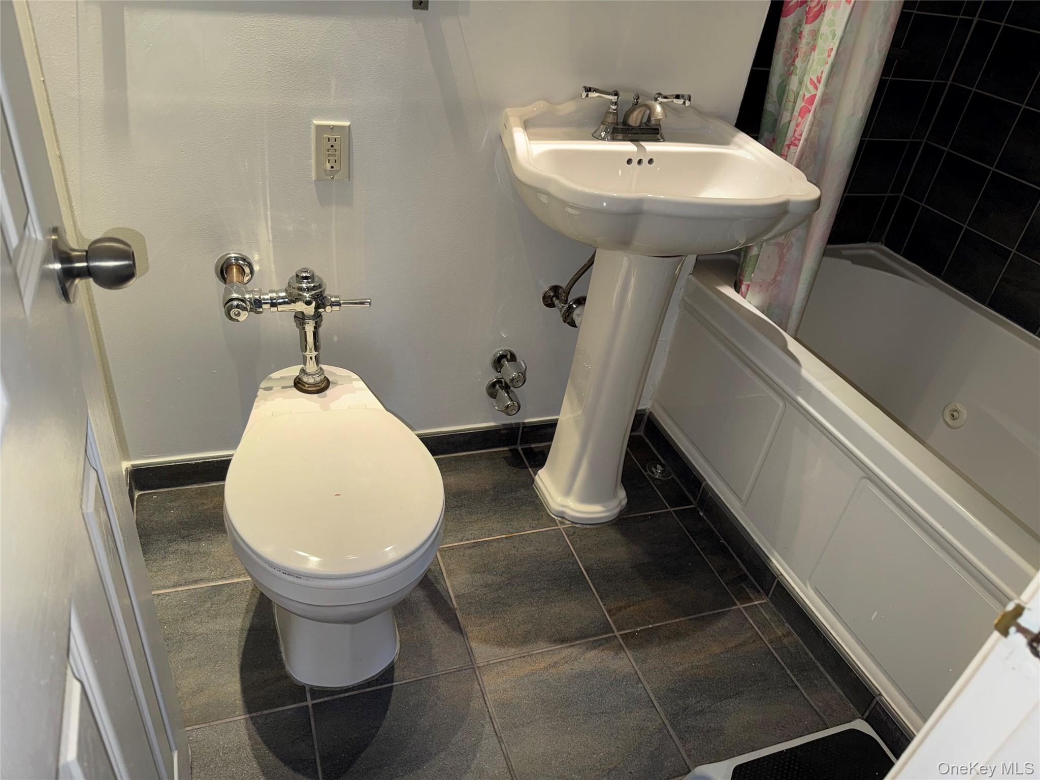 650 Warburton, Unit 5E photo 9