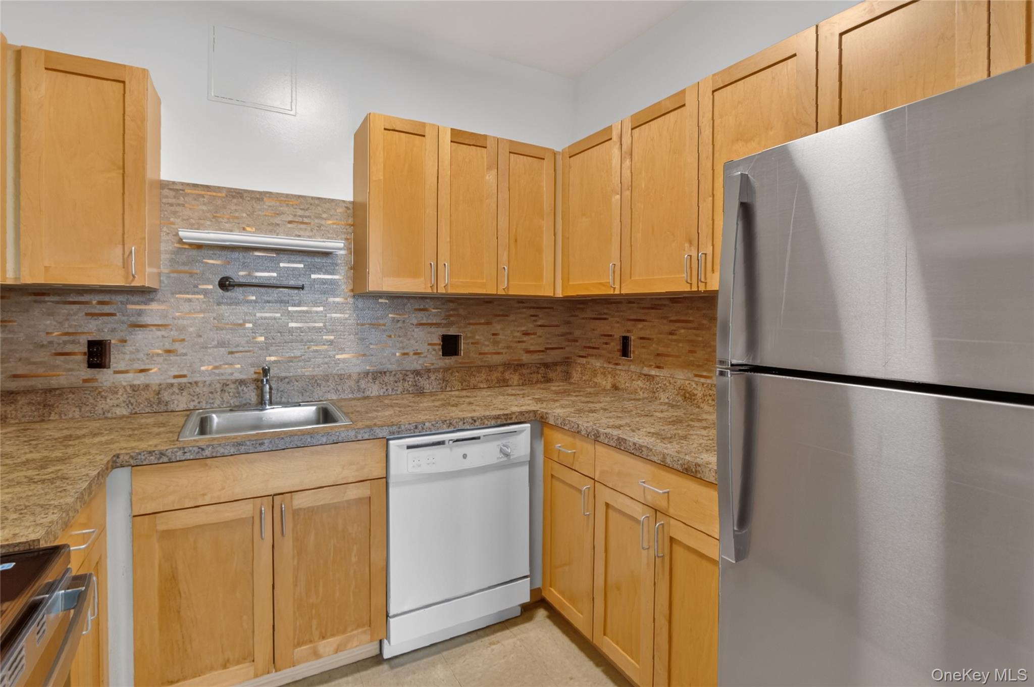 20 S Broadway, Unit 305 photo 15