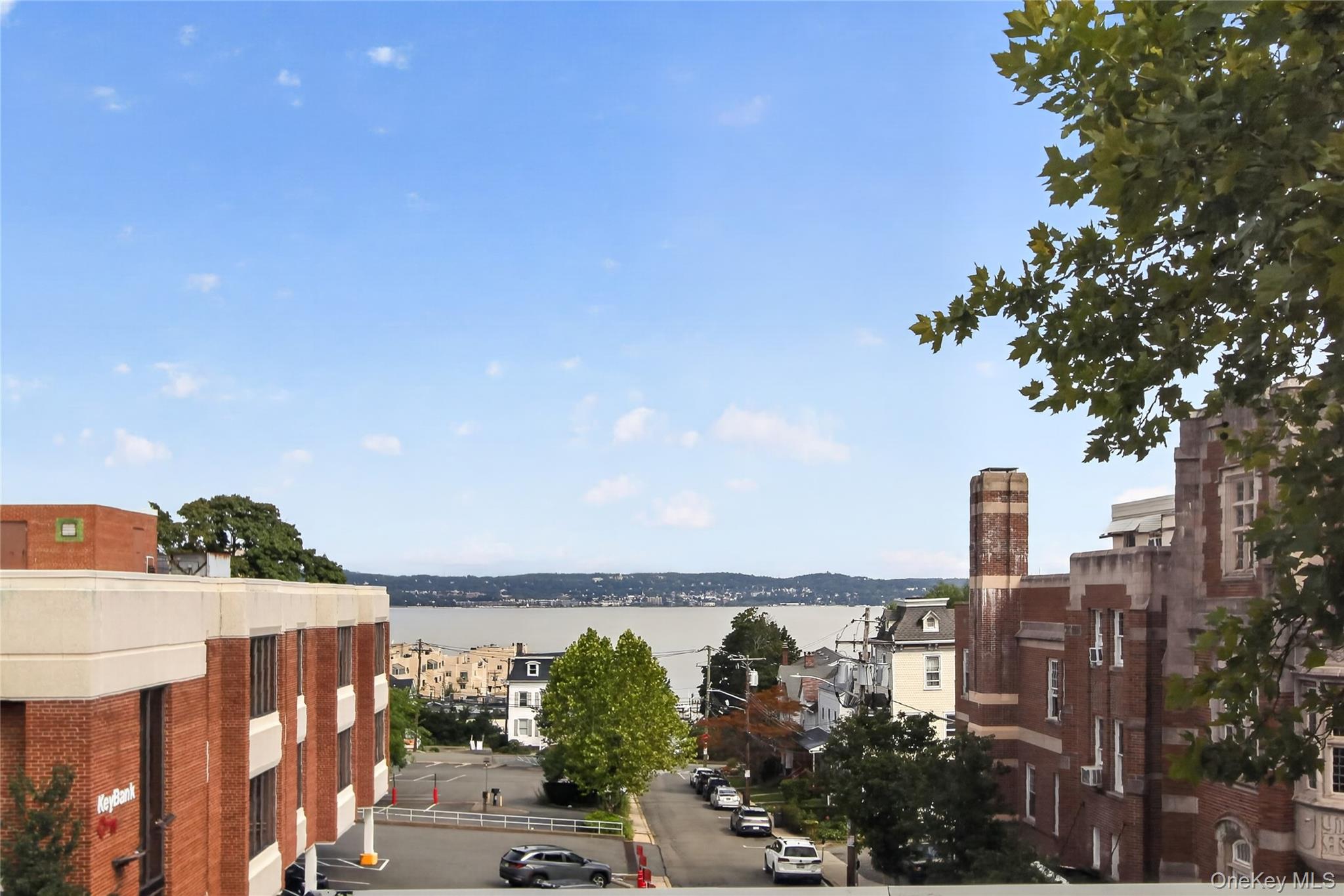 20 S Broadway, Unit 305