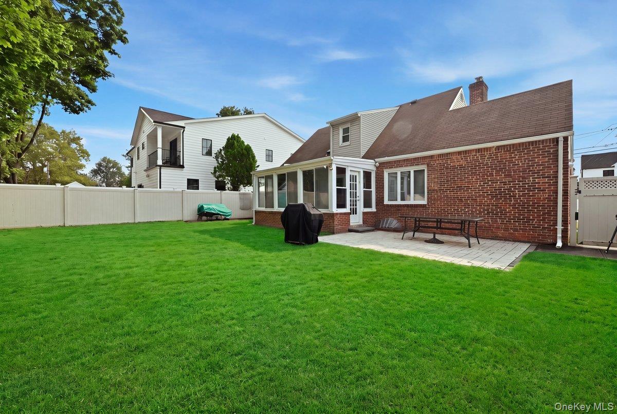 442 Langley Avenue – For Rent photo 13