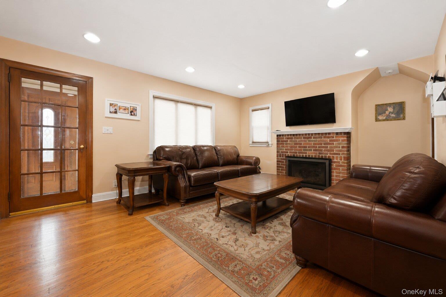 442 Langley Avenue – For Rent photo 3
