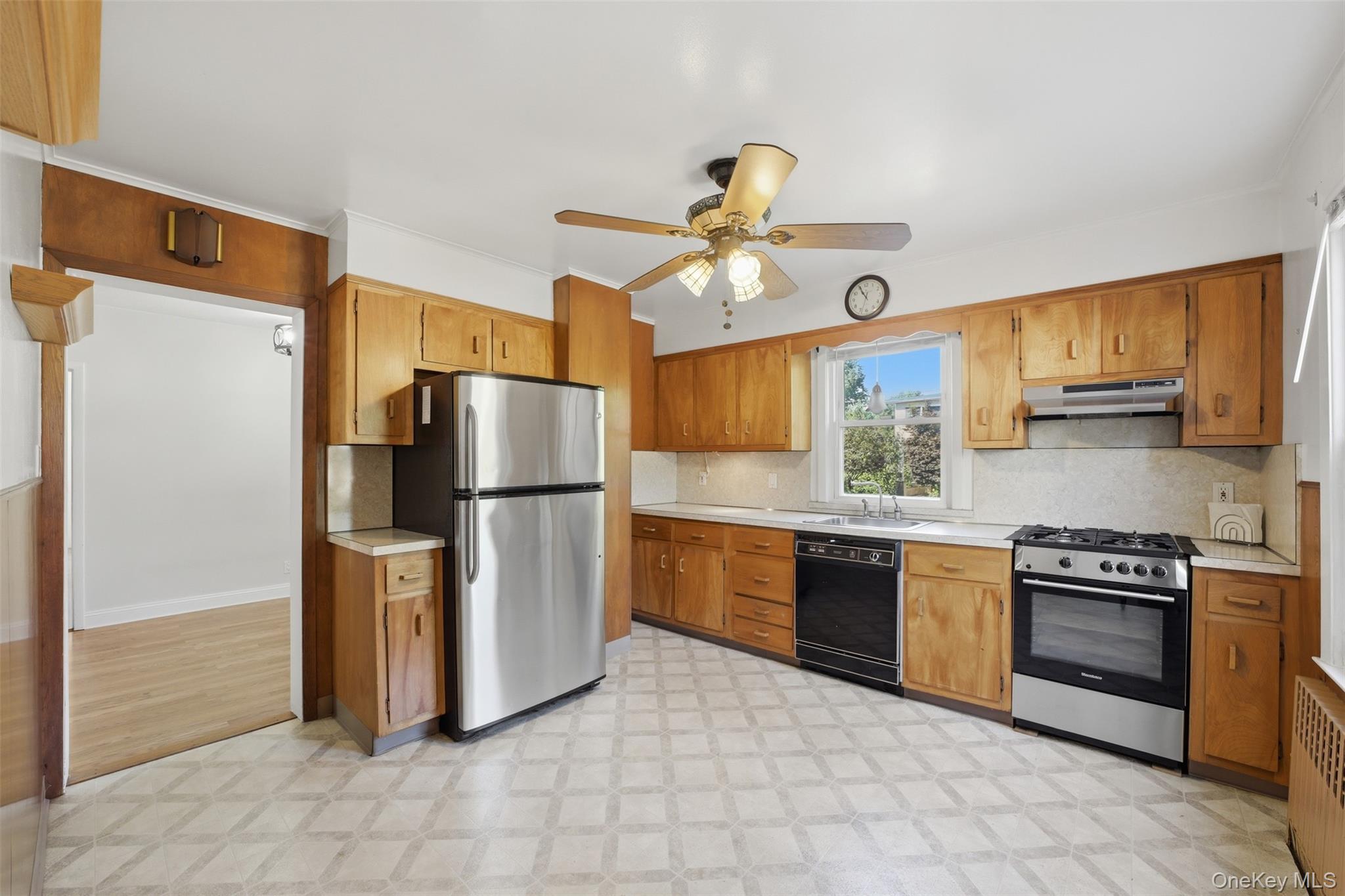 315 Sickles Avenue – For Sale photo 16