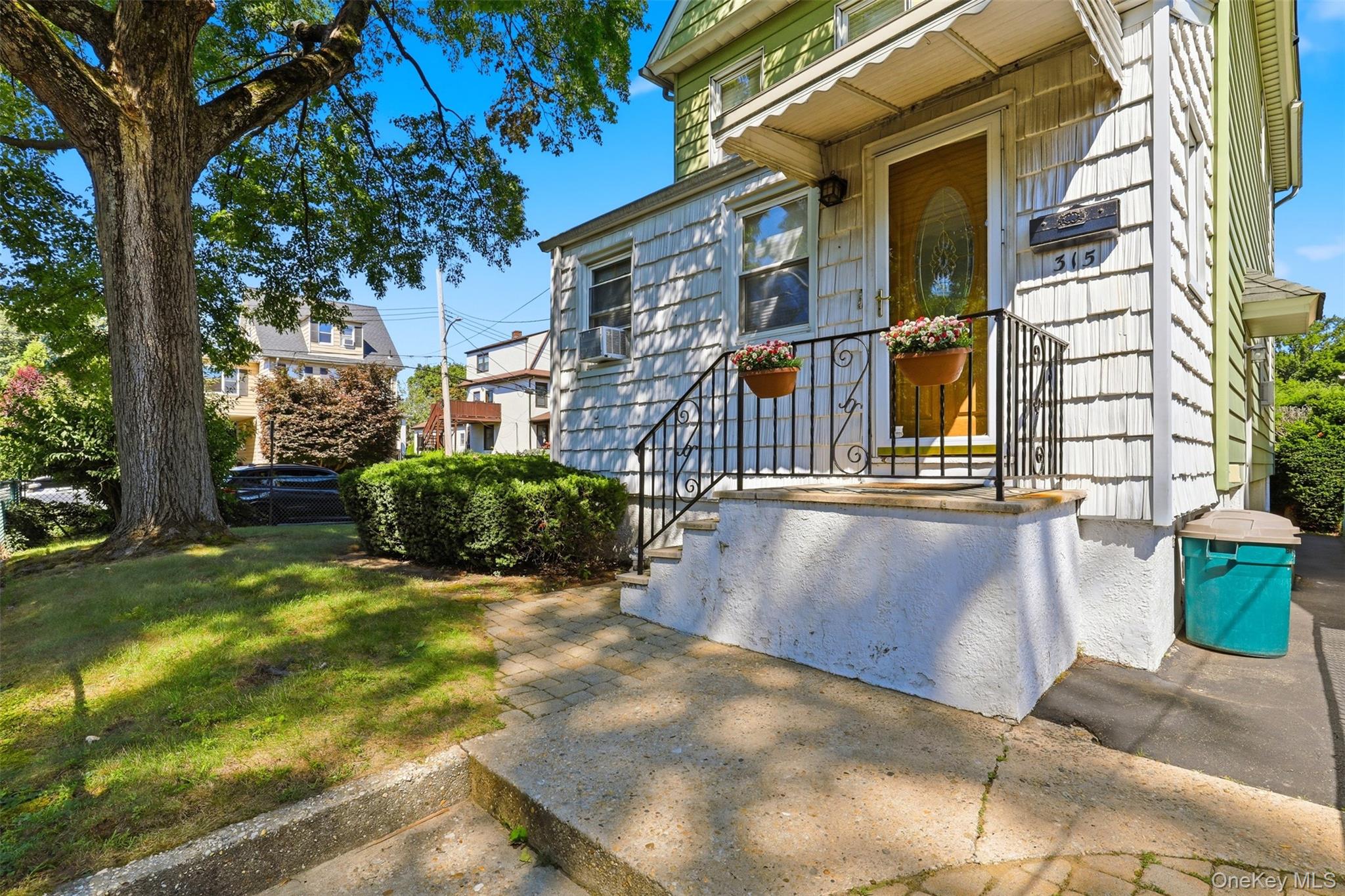 315 Sickles Avenue – For Sale photo 2