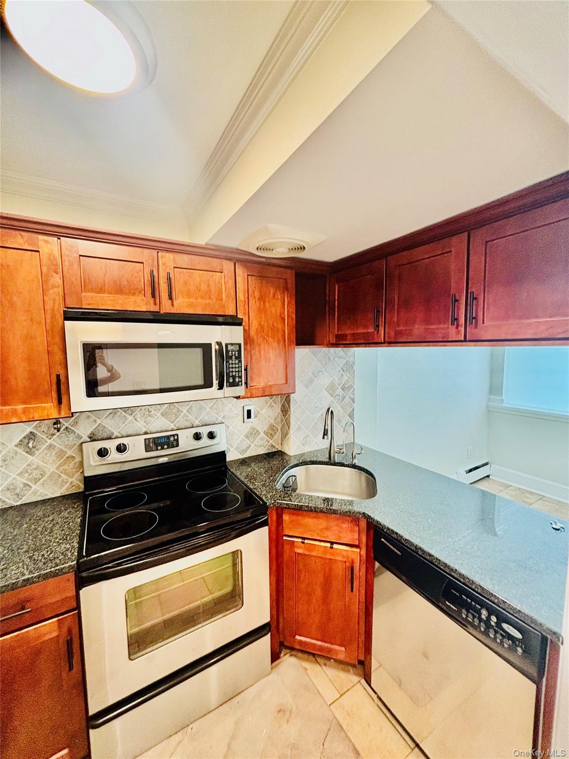 10 Westview Avenue, Unit D photo 9
