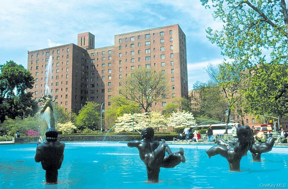 28 Metropolitan Oval, Unit 8B