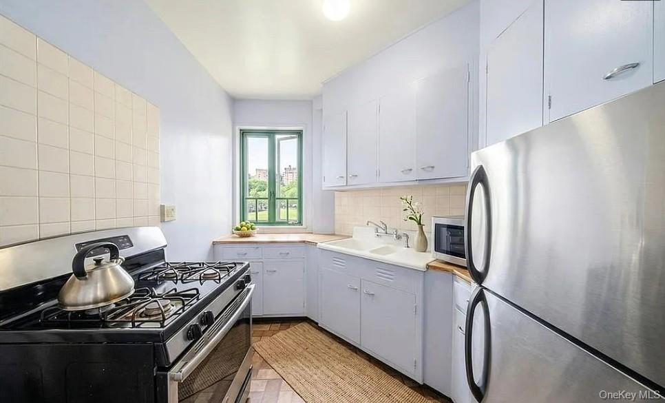 28 Metropolitan Oval, Unit 8B photo 4