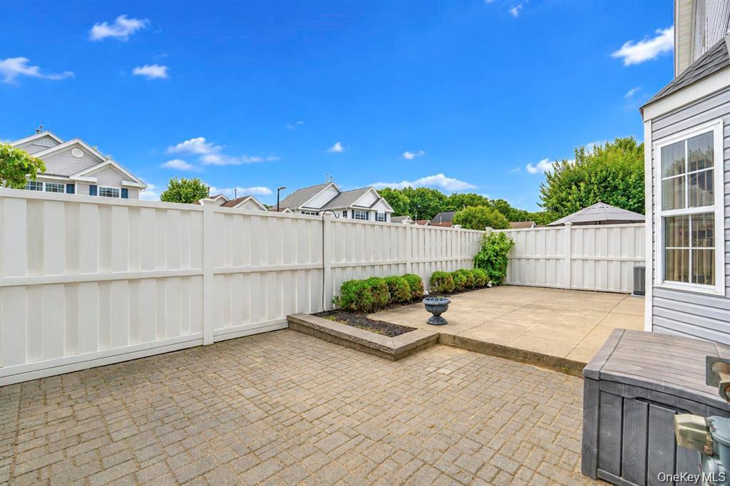 1 Jennifer Lane – For Sale photo 5