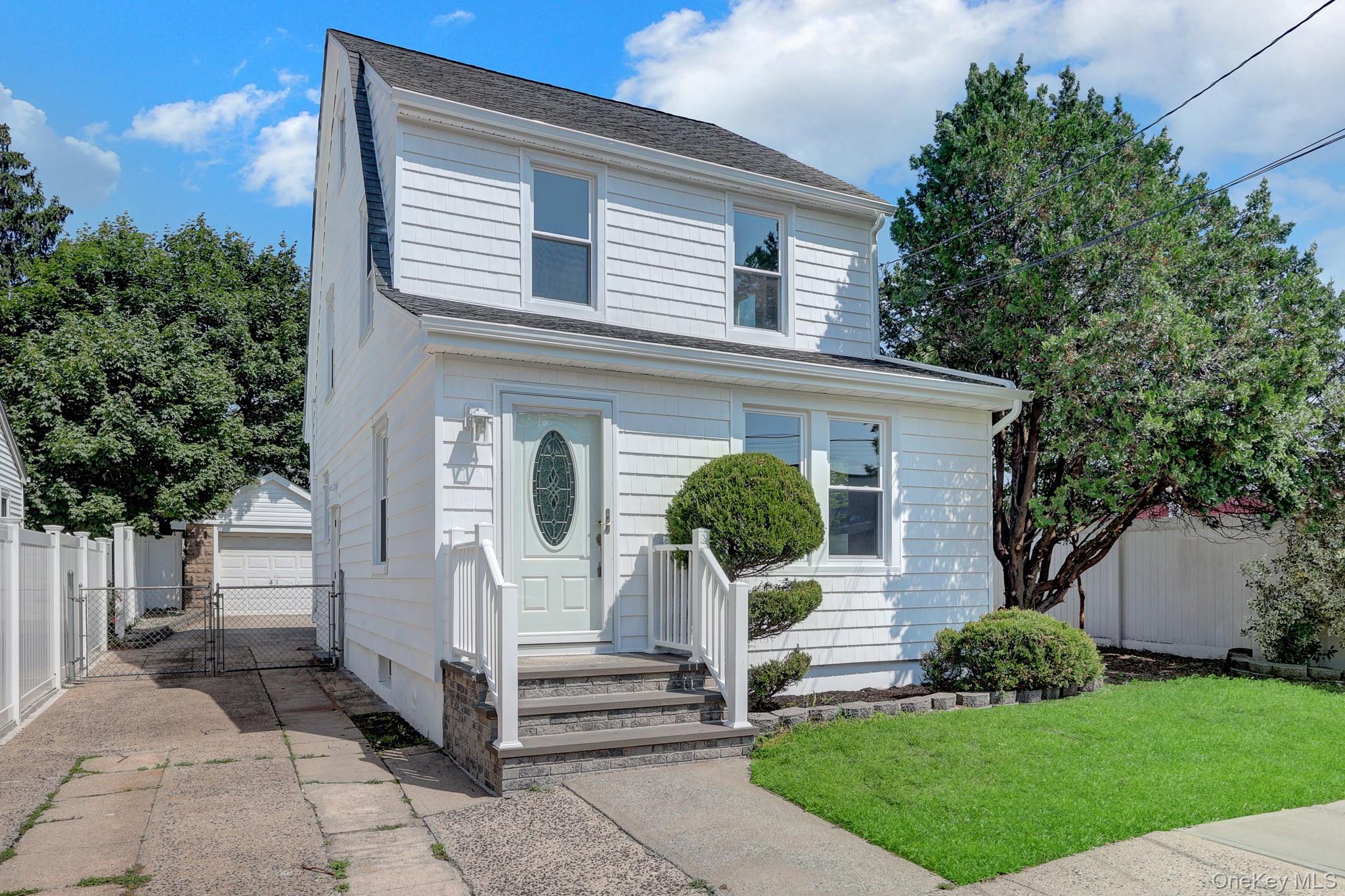 15 Stratford Avenue – For Sale photo 2