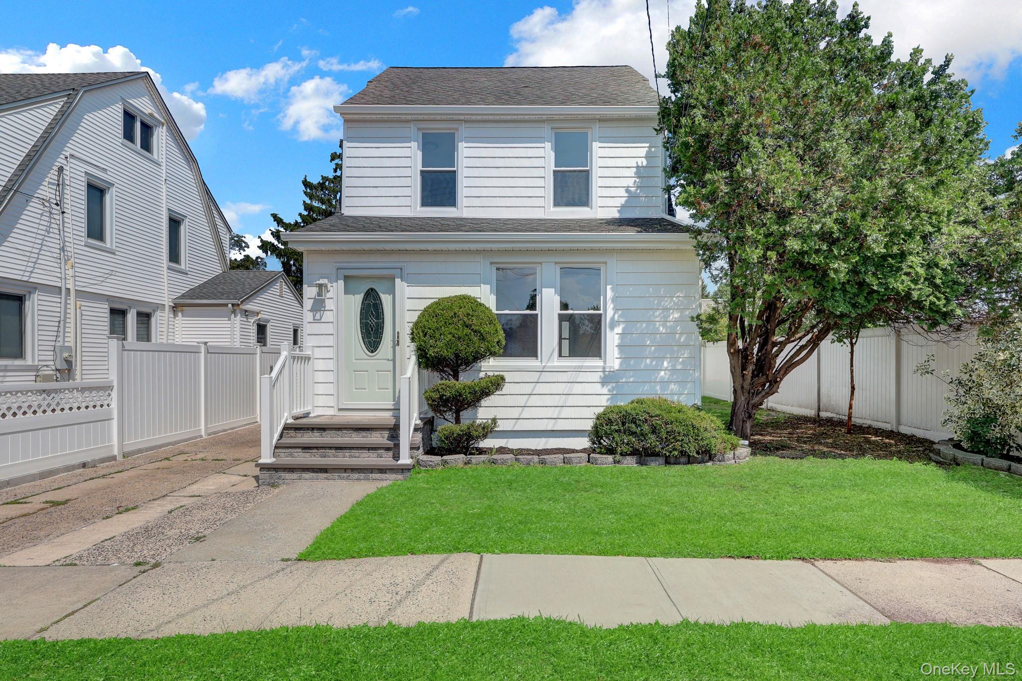 15 Stratford Avenue – For Sale