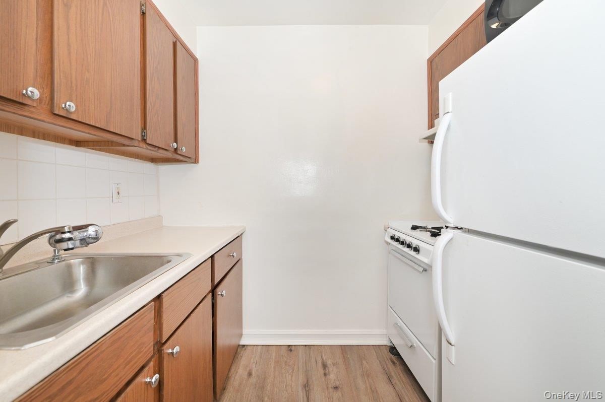 2 Birchwood Court, Unit #5H photo 5