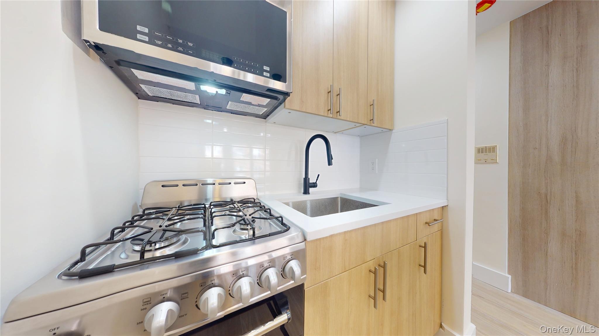 63-52 Saunders Street, Unit 2B photo 7
