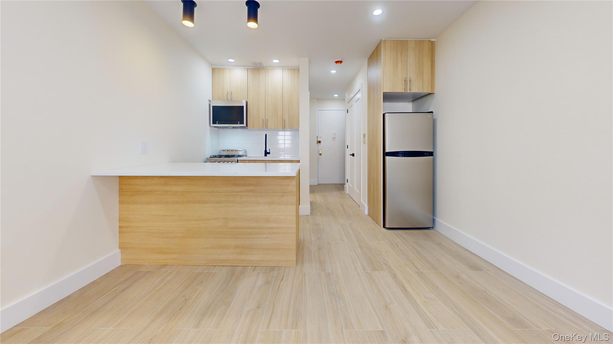 63-52 Saunders Street, Unit 2B photo 4