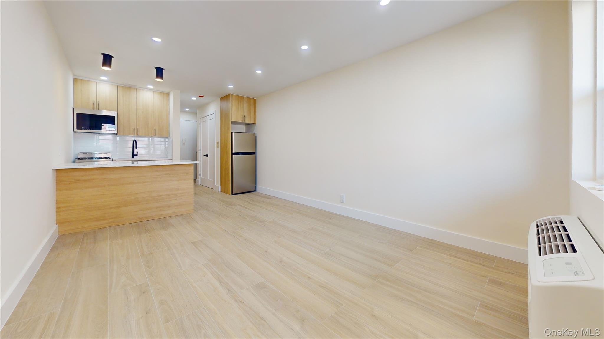 63-52 Saunders Street, Unit 2B photo 2