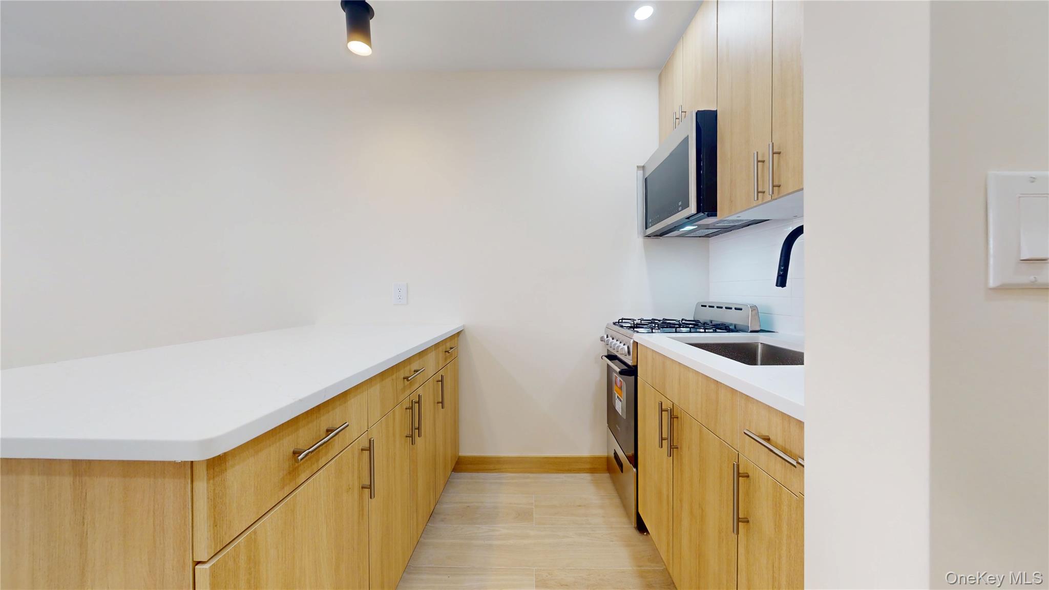 63-52 Saunders Street, Unit 2B photo 6