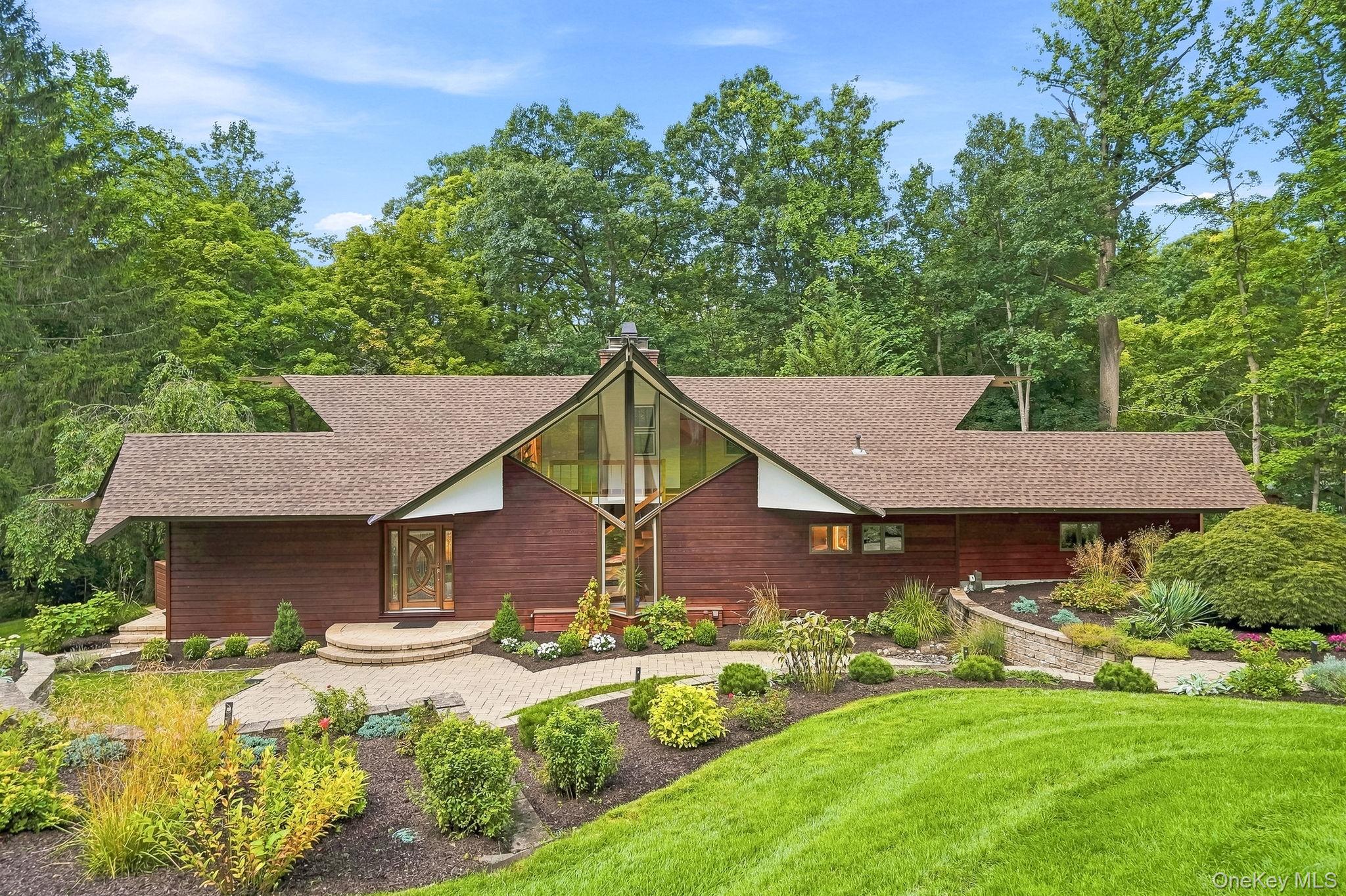 543 Scarborough Road – For Sale