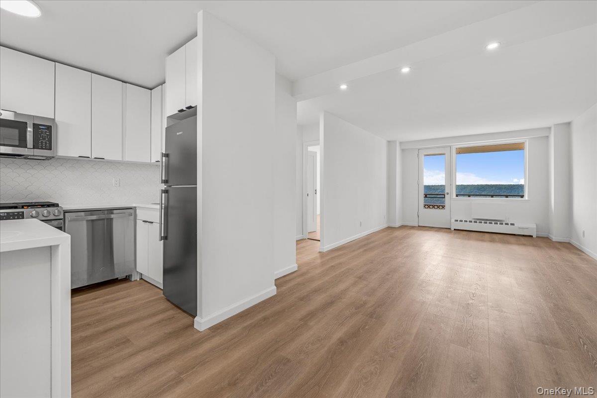 5800 Arlington Avenue, Unit 16L photo 4