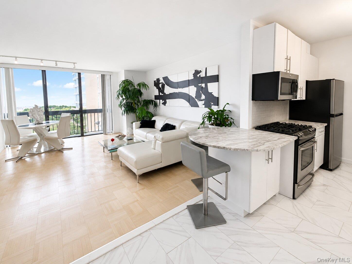 27010 Grand Central Parkway, Unit 20T photo 3